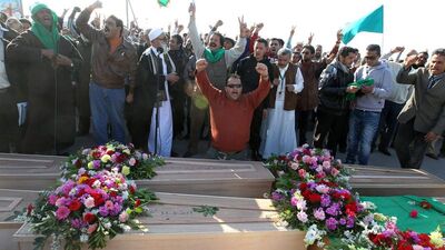 Hafız Esad'ın heykeli ateşe verildi - GALERİ