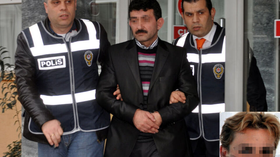 Karısını vahşice öldürdü!