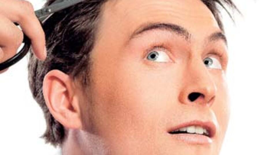 Saç nakli yaptıran erkeğin kendine güveni artıyor