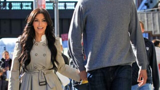 Sevgilisi tepeden bakıyor! GALERİ