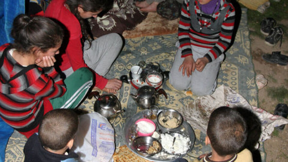 7 çocuğuyla sokakta yaşıyor