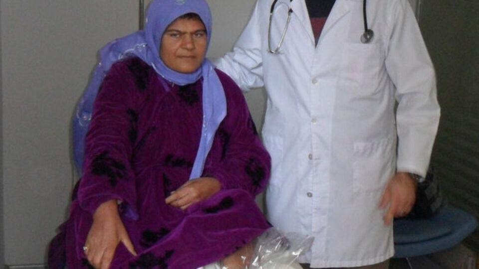 Cam battı diye ayağını keseceklerdi!