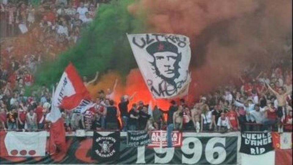Tribünde ölüm!