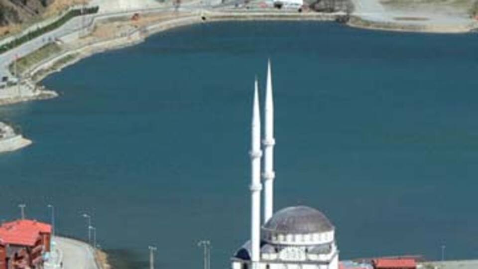 Uzungöl havuz gibi oldu!