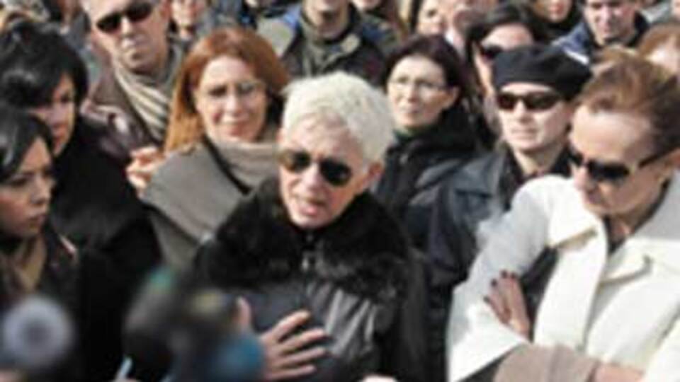 Asker eşlerinden Ergenekon ve Balyoz eylemi