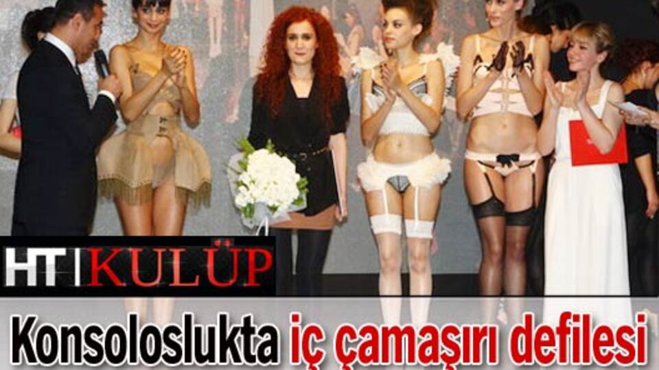 Konsoloslukta iç çamaşırı defilesi
