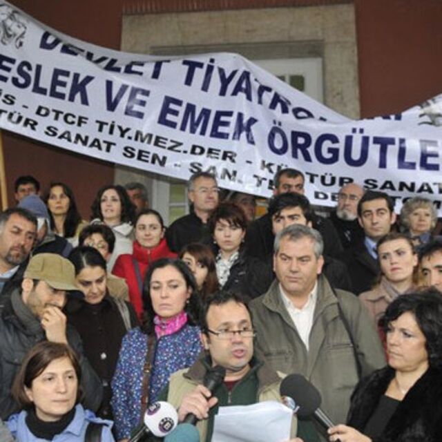 'Devlet Tiyatroları ağza sakız edilemez'