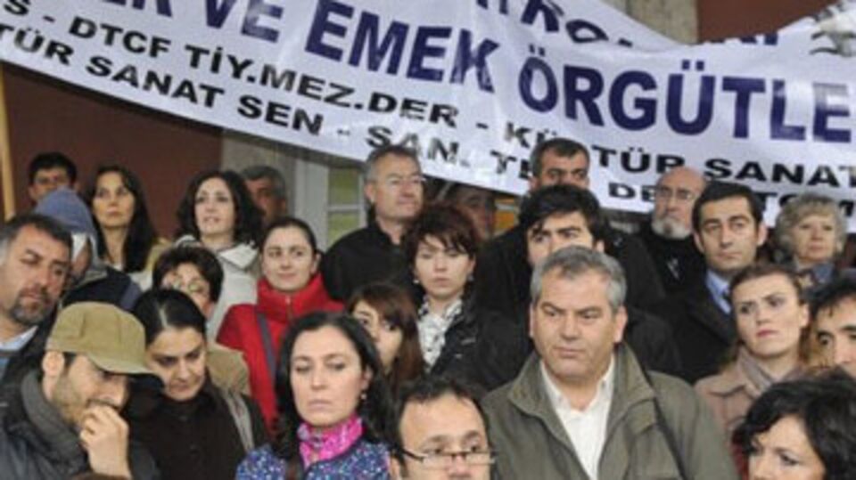 'Devlet Tiyatroları ağza sakız edilemez'