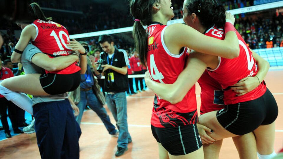 Vakıfbank yarı finalde!