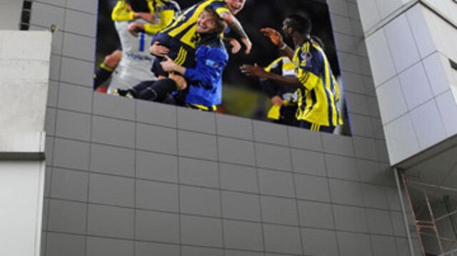 Saracoğlu'na dev led tv!