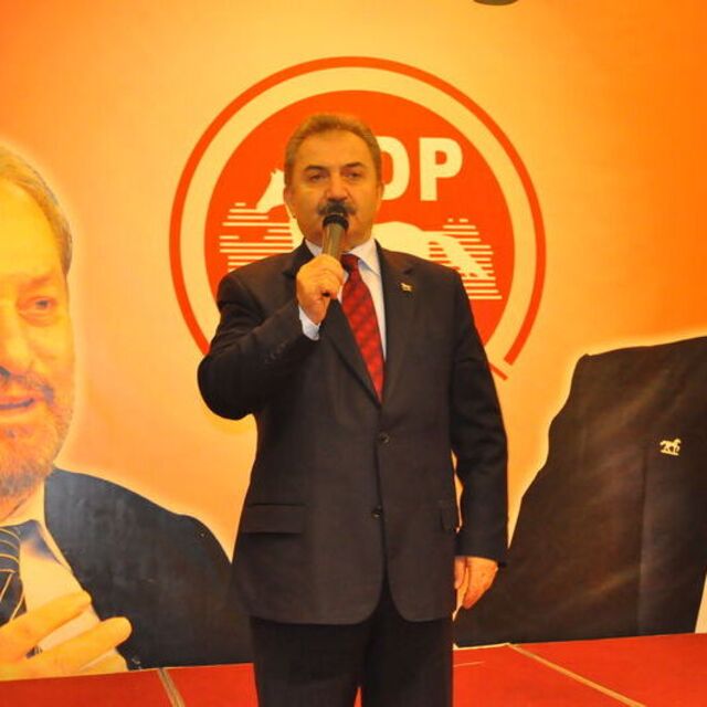 "Parti üyeliğini bulsam Cindoruk'u atacağım"