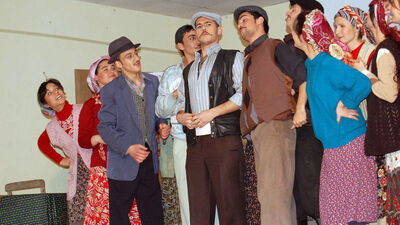 Lise müdüründen tiyatrocu öğrencilere engel iddiası