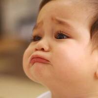 Ağlayan bebeği sallamayın!