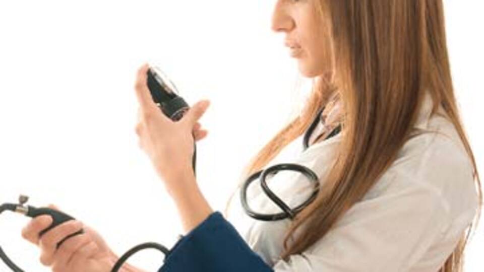 Tansiyon ölçümünüzü iki kolunuzdan yaptırın!