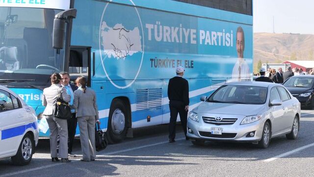 Abdüllatif Şener'in seçim otobüsüne ceza