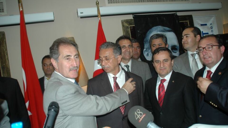 DP'li başkan AK Parti'ye geçti