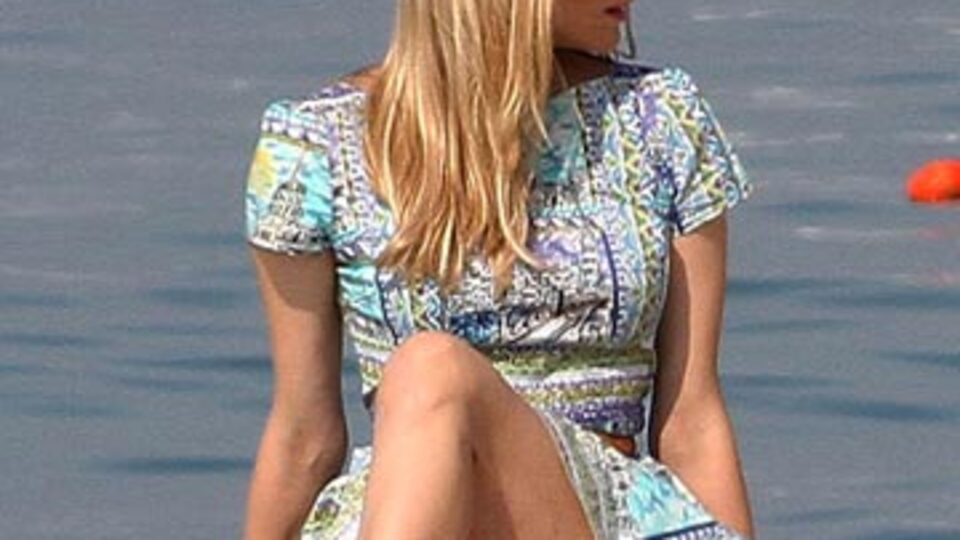 Cannes sahili böyle frikik görmedi GALERİ