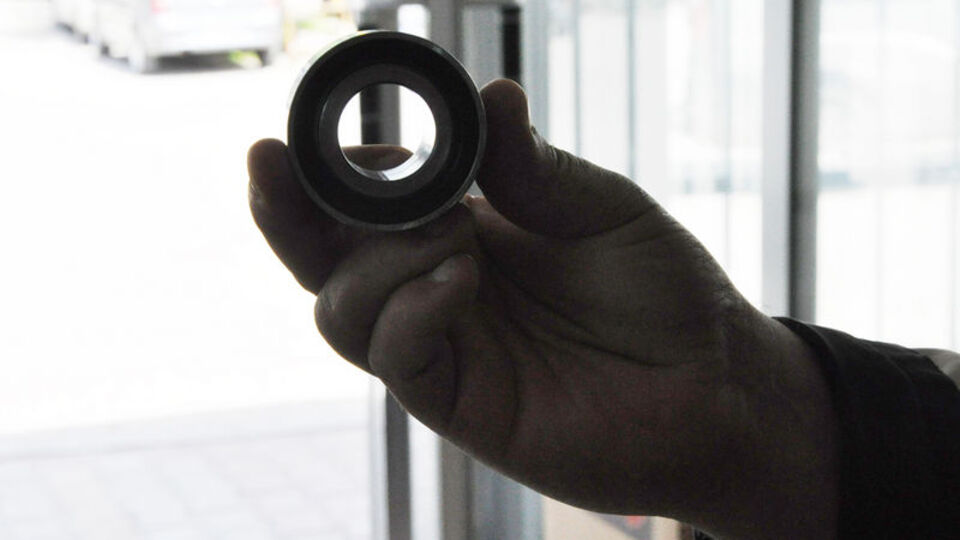 Penisini rulmana sıkıştırdı!