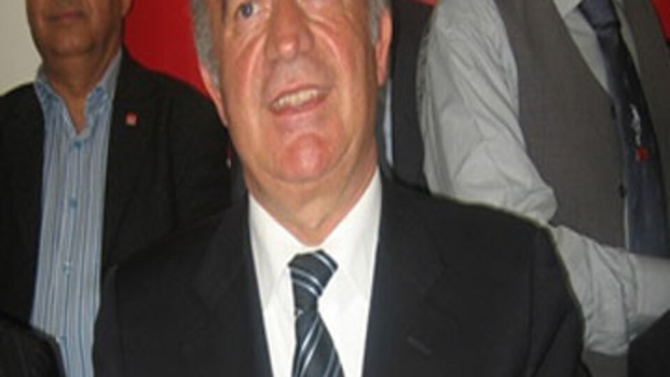 Dün Davutoğlu'nu destekleyen CHP'li bugün yerden yere vurdu!