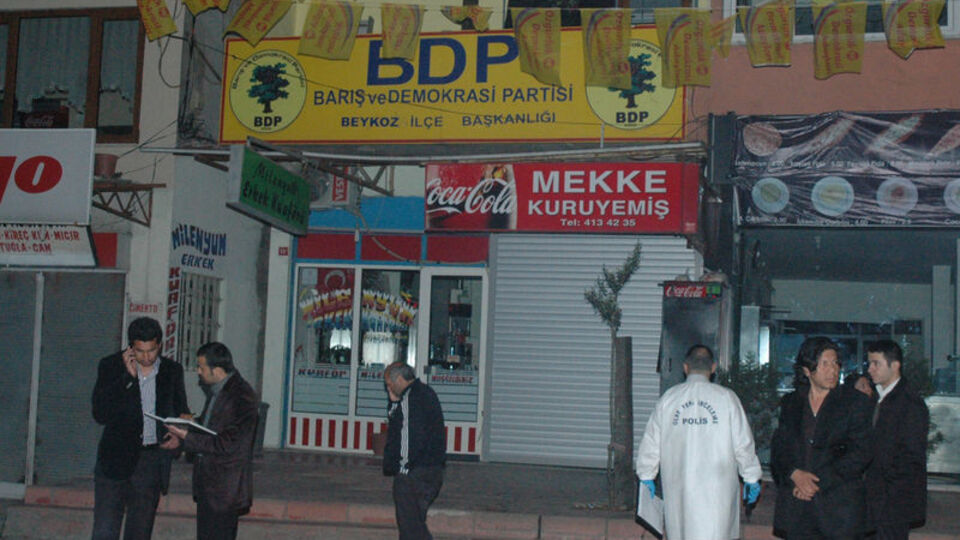 Beykoz BDP İlçe Başkanlığı kurşunlandı!