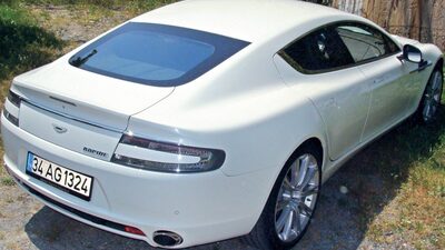 Çocuklu aileye spor otomobil! GALERİ