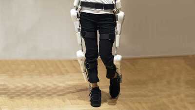 Engelliler, Japonların robotik ayağıyla yürüyecek