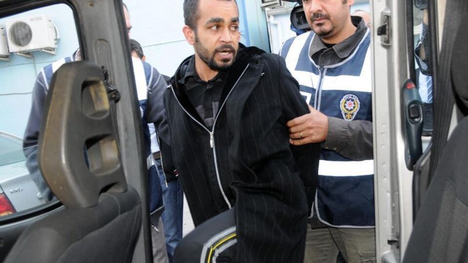 Hem dolandırdı, hem enayi dedi!