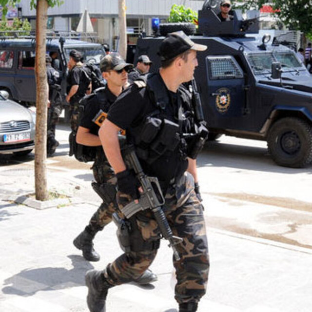 MHP mitingi öncesi Diyarbakır'da 'bombalı araç' alarmı