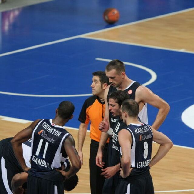 Efes'te yaprak dökümü!