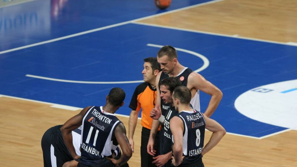 Efes'te yaprak dökümü!