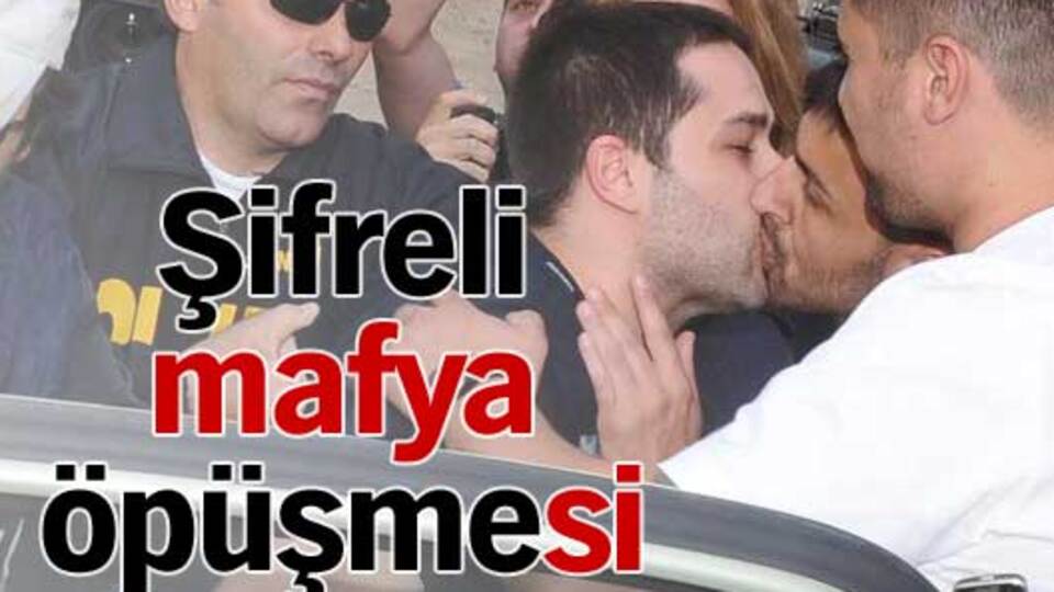 Şifreli mafya öpüşmesi