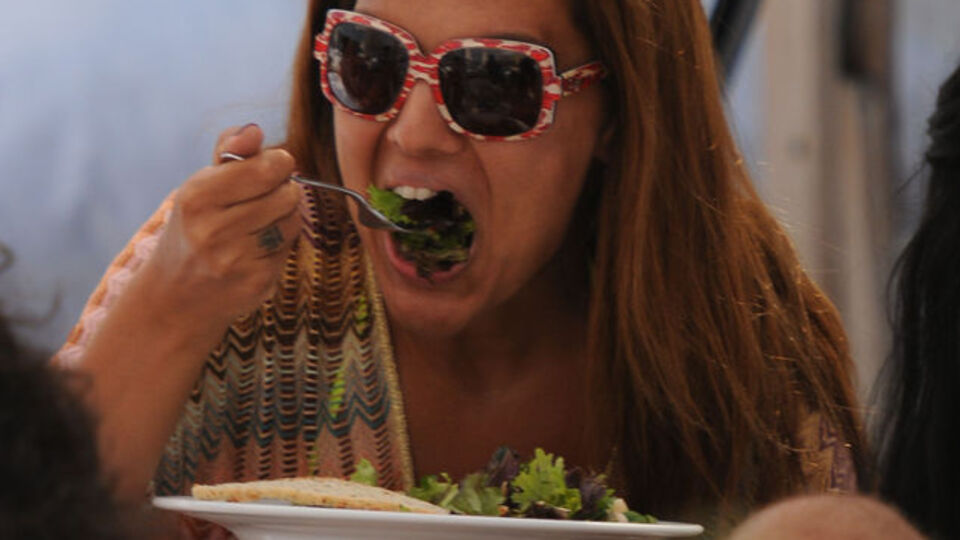 Demet eski eşiyle tatilde