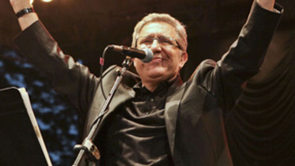 Livaneli'den New York'ta yağmur altında konser