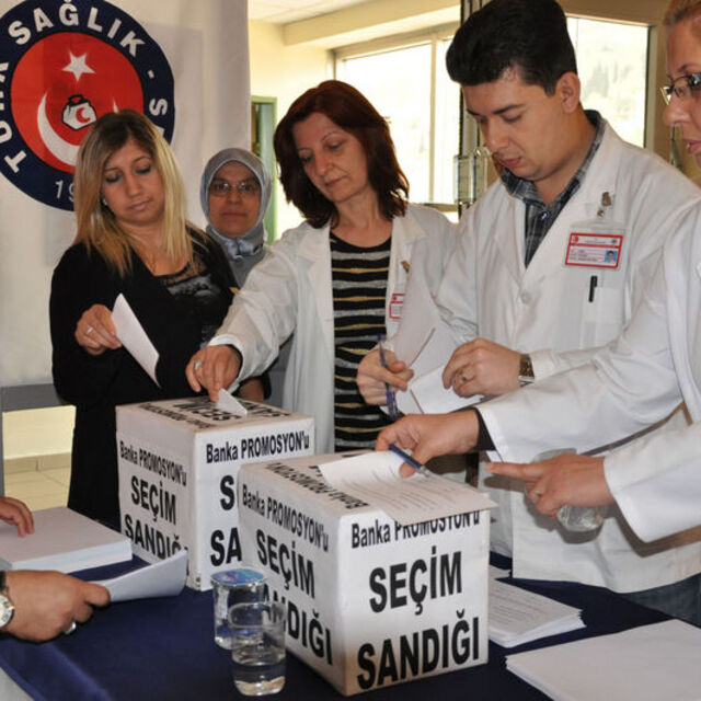 Hastaneye sandık kurdular