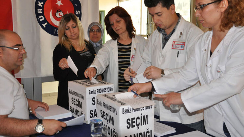Hastaneye sandık kurdular