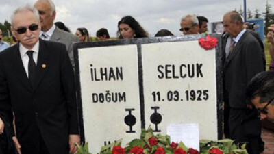 İlhan Selçuk mezarı başında anıldı