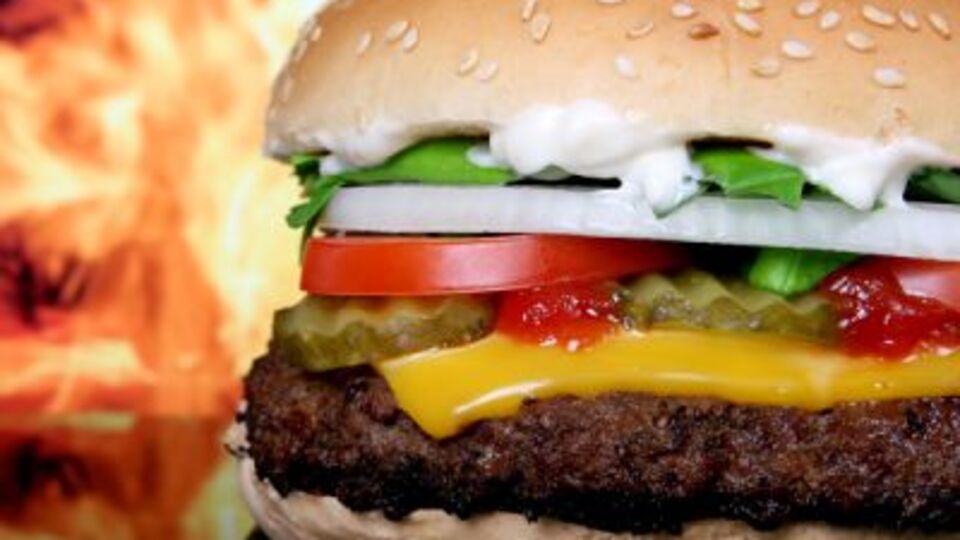 Dünyanın en büyük hamburgeri yapıldı