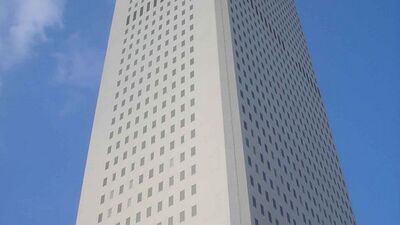 Gökdelende yangın paniği!