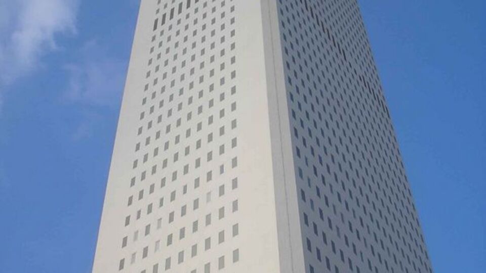 Gökdelende yangın paniği!