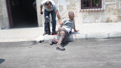 Karakol önünde bıçaklı kavga!