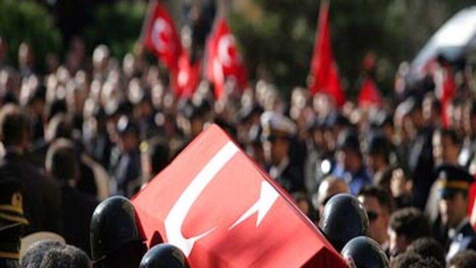 Şehit astsubayın cenazesi İzmir'e gönderildi