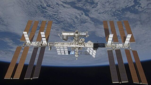 Astronotlar, çöp yüzünden istasyonu terk etti