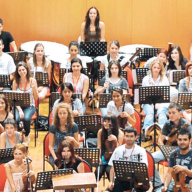 Genç klasik müzikçilere anlamlı destek