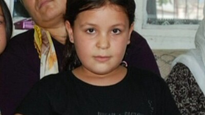 Maganda kurşunu küçük kızı yemek yerken buldu