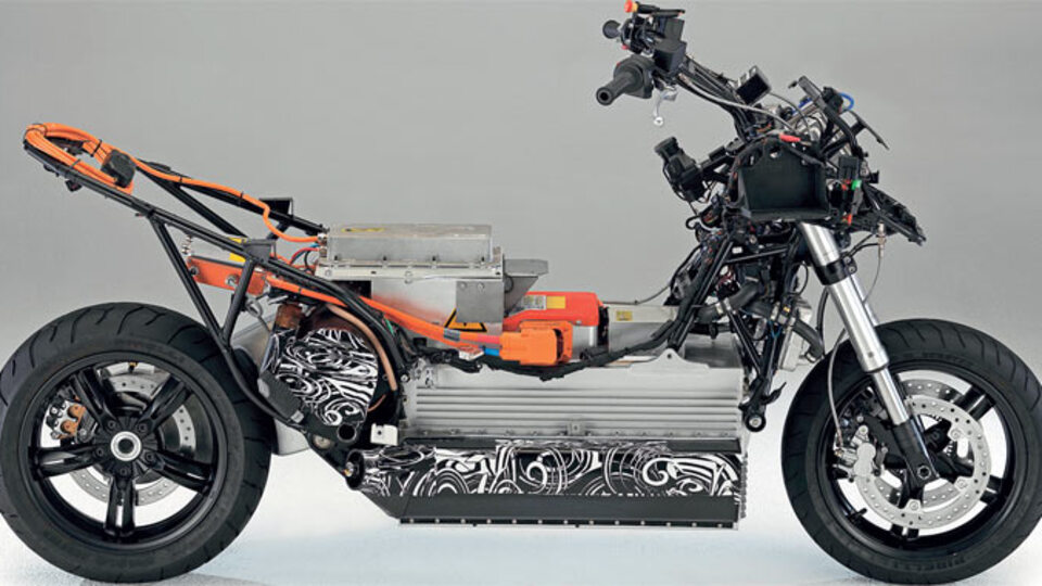 BMW, benzinli gücünde elektrikli scooter üretti