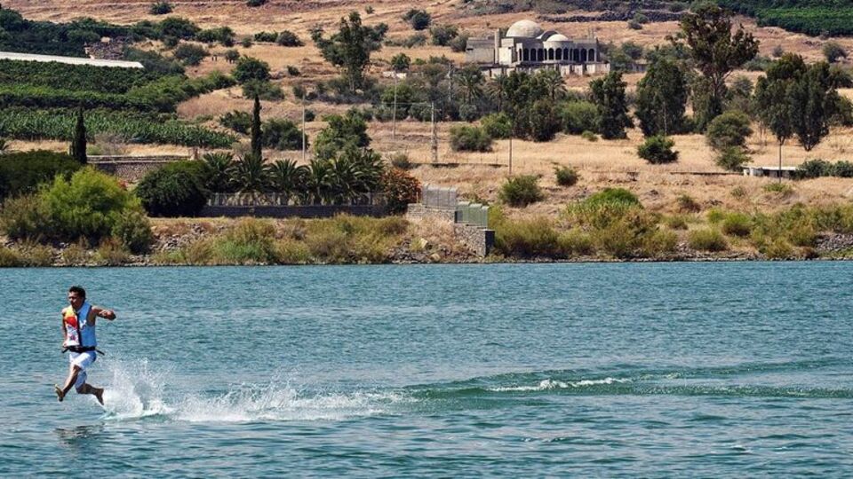 İsa'nın yürüdüğü denizde yürüdü! GALERİ