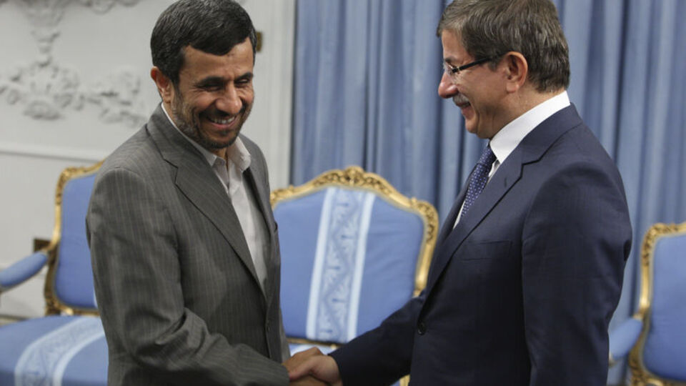 Ahmedinejad ile görüştü