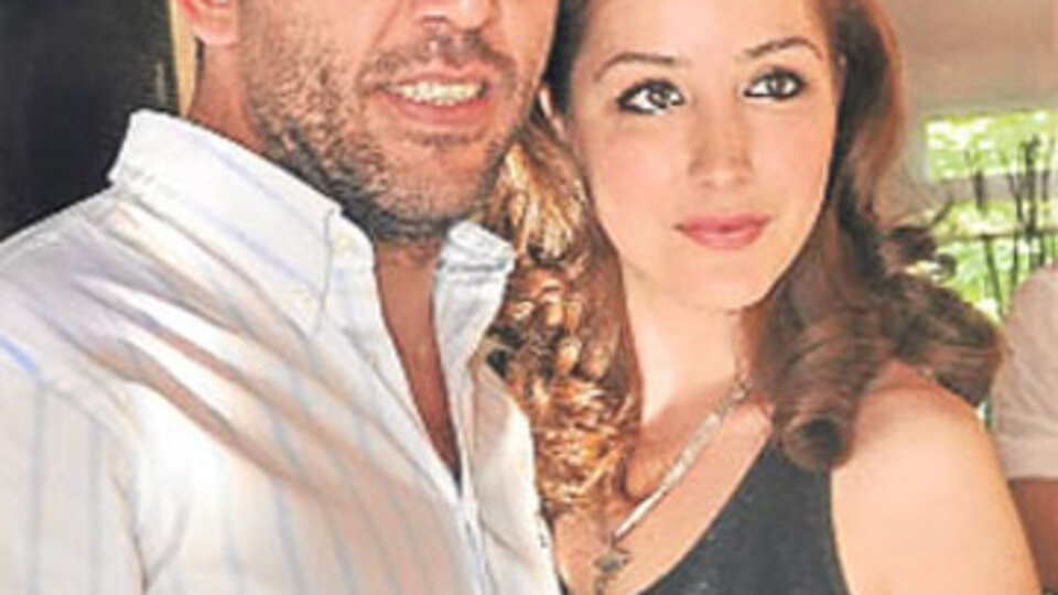 Emre sevgilisiyle barıştı