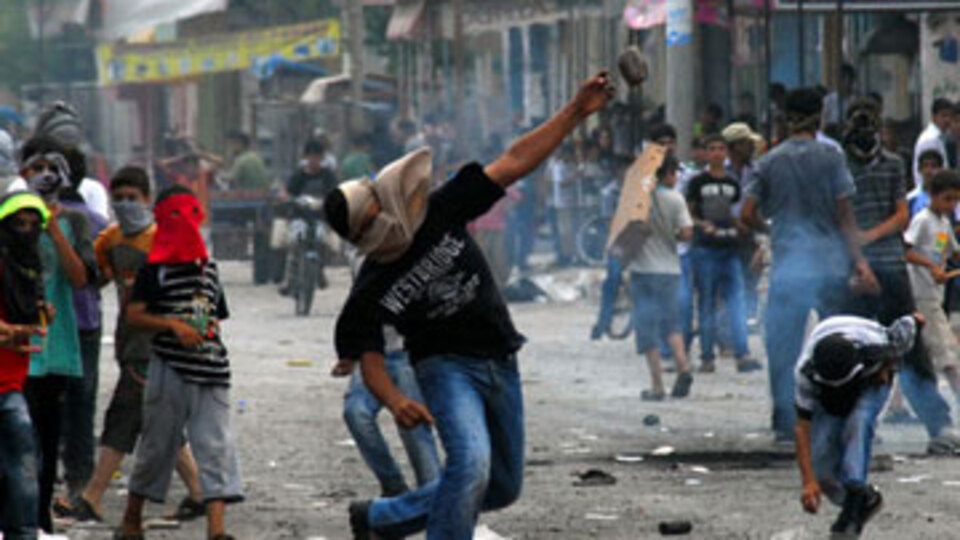 Polise atmak istediği bomba elini kopardı