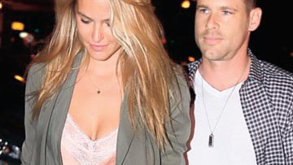 Bar yeni sevgilisiyle çok mutlu GALERİ